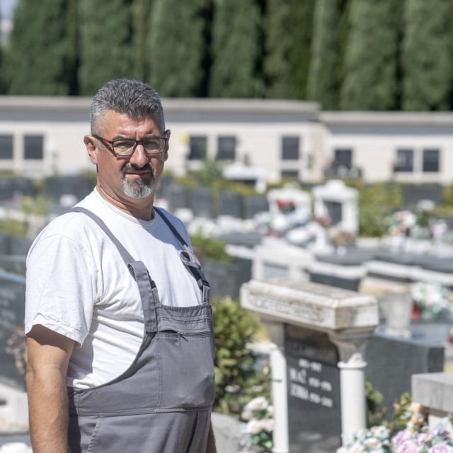 <p>Gradsko groblje Lovrinac i grobar&nbsp;Ivica Topić<br>
&nbsp;</p>