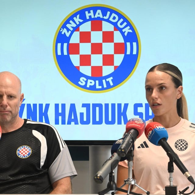 <p>Trener Damir Matulović i kapetanica Ana Bakalar</p>