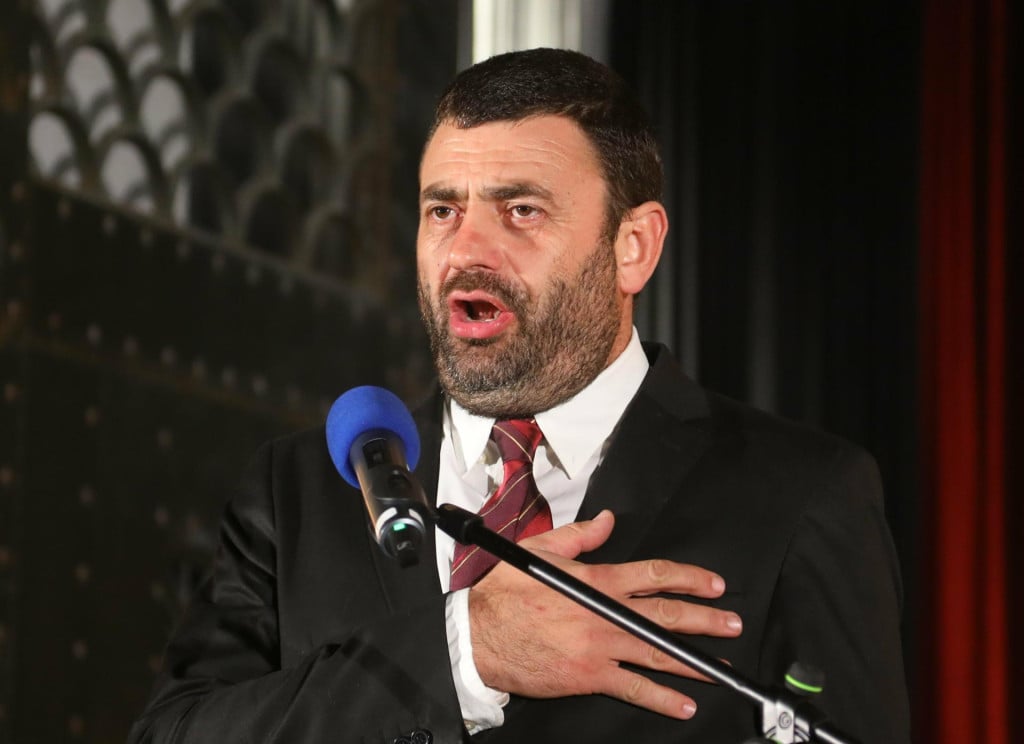 <p>Božo Župić, v. d. intendanta &nbsp;HNK&nbsp;Split, pjevao je na&nbsp;rođendanskoj proslave Marije Boban, predsjednice Kazali&scaron;nog vijeća splitskog HNK-a<br>
&nbsp;</p>