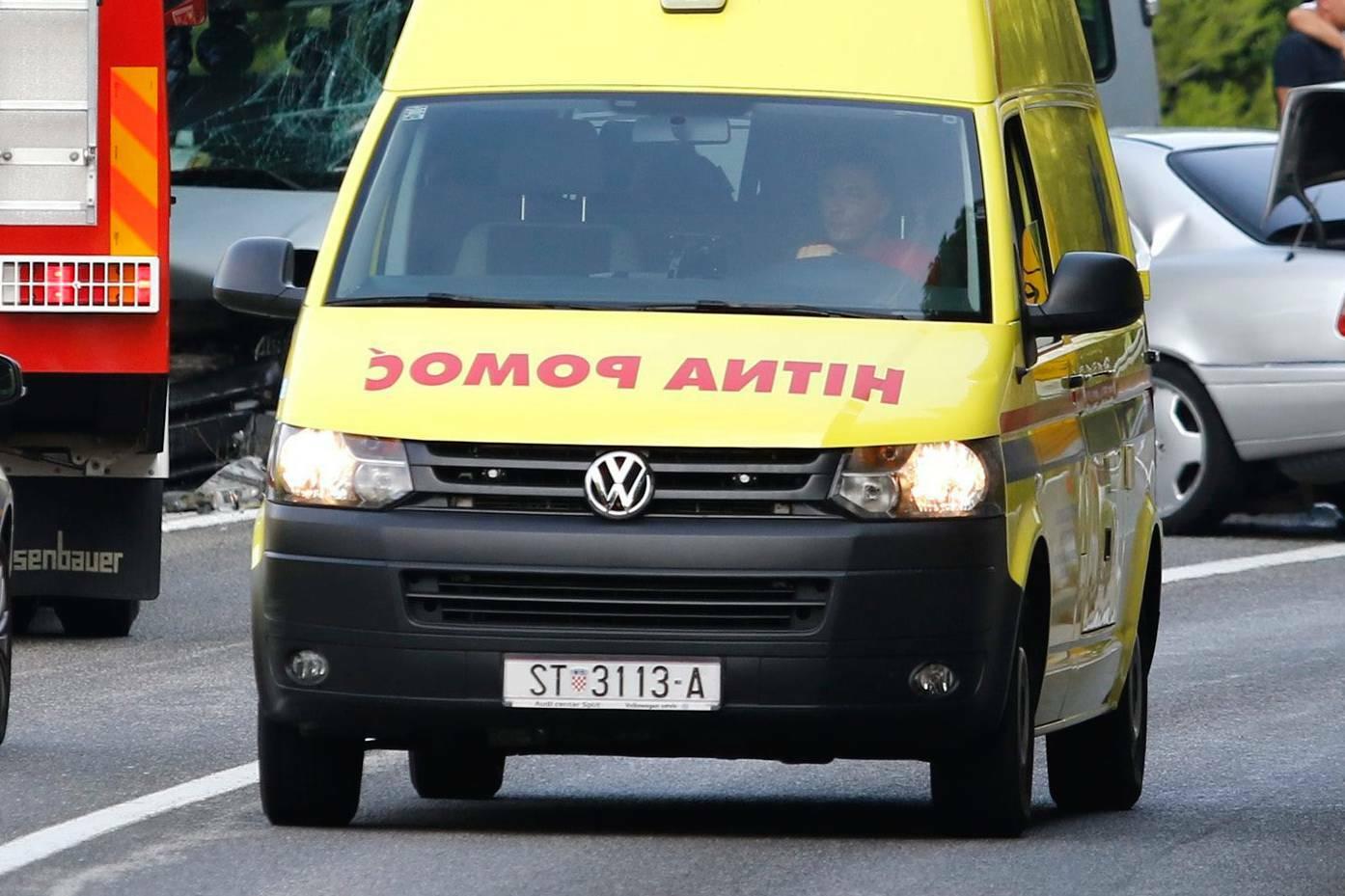 U nesreći u Kljacima četvero stradalih, žena iz BiH životno ugrožena, teško ozlijeđen i mladić iz auta splitskih tablica
