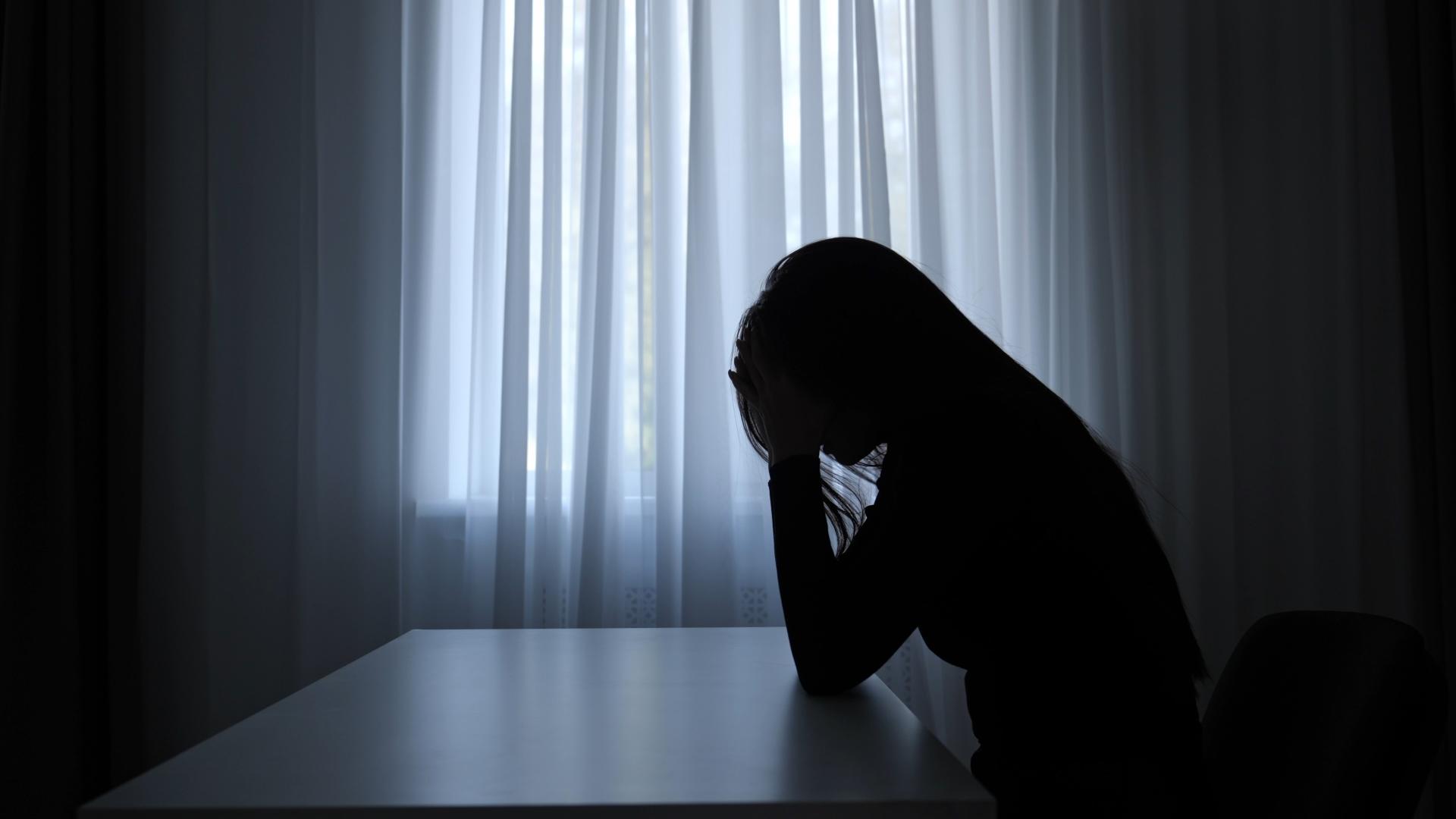 Suicidalna osoba obično daje mnoge znakove upozorenja. To su duboko nesretne osobe, ali nisu nužno i psihički bolesne!