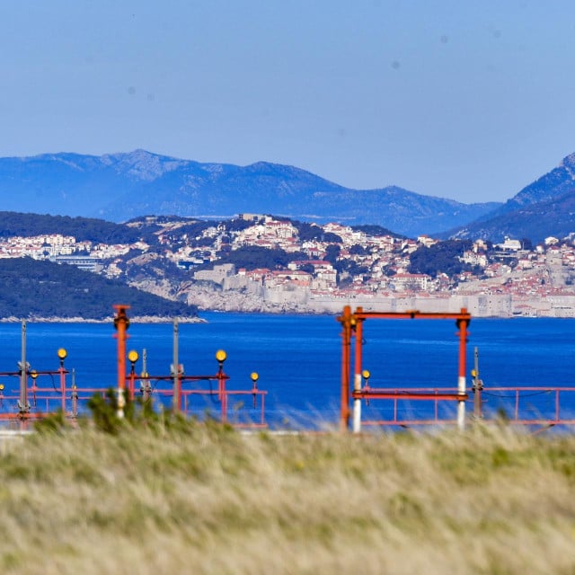 <p>Dubrovnik, 250324. Vjezba izvanrednog dogadjaja u Zracnoj luci Rudjer Boskovic. Na fotografiji: Panorama Dubrovnika.