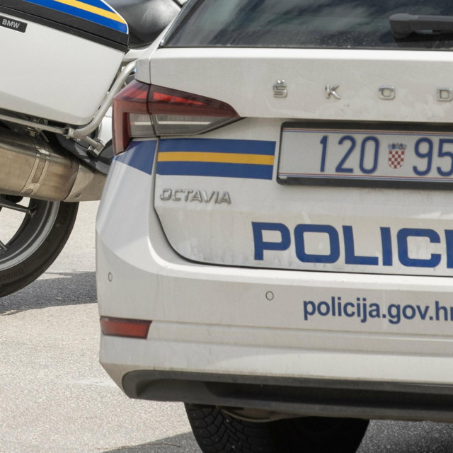 <p>Split, 120526.<br>
Prometna nesreca na krizanju Vukovarske i Lovrinacke ulice.<br>