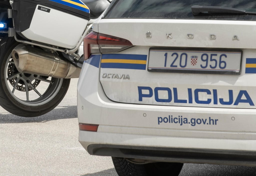 <p>Split, 120526.<br>
Prometna nesreca na krizanju Vukovarske i Lovrinacke ulice.<br>