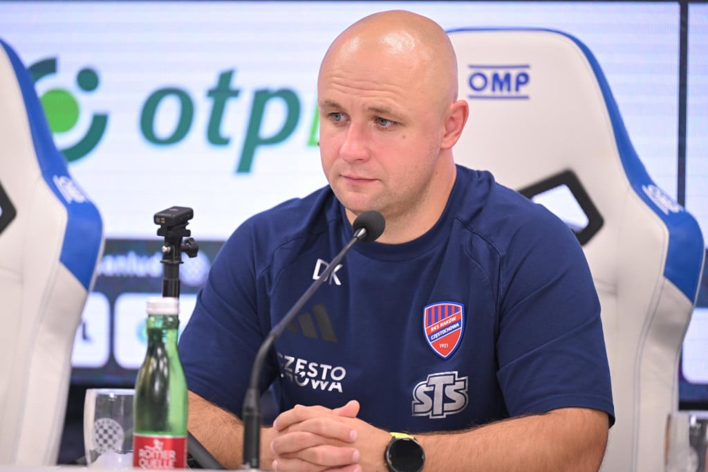 <p>Split, 190826.<br>
Stadion Poljud.<br>
Konferencija za medije poljskog kluba RKS Rakow uoci prve utakmice play-offa UEFA Konferencijske lige protiv Hajduka.<br>
Na fotografiji: trener Dawid Kroczek.<br>