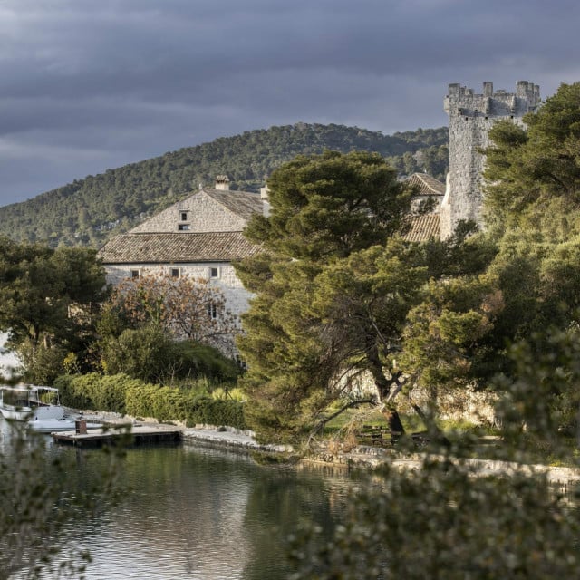 <p>Otok Sveta Marija u&nbsp;Velikom jezeru na otoku Mljet<br>
&nbsp;</p>