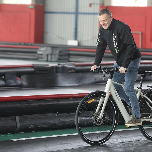 <p>Neki električni bicikli mogu razviti brzinu od 90 ili 100 kilometara na sat. Zakonska granica je 25 kilometara na sat</p>