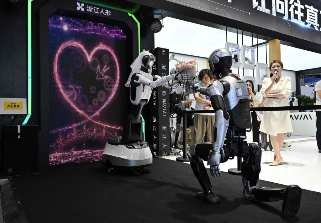 <p>Humanoidni roboti</p>