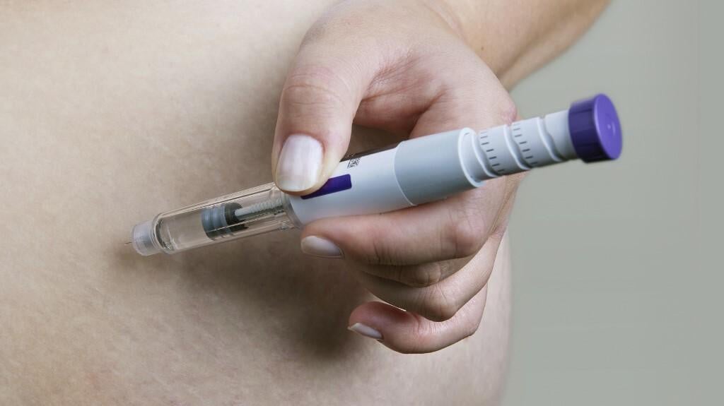 <p>Iz HZJZ-a su naveli da se na internetskoj stranici Pen Peptide Hrvatska nude pripravci koji se ogla&scaron;avaju za mr&scaron;avljenje, povećanje mi&scaron;ićne mase, regeneraciju i &lsquo;anti-age&lsquo; učinke, a namijenjeni su<!--TgQPHd|||[]--> isključivo za<!--TgQPHd|||[]-->&nbsp;istraživačke svrhe&nbsp;(ilustracija)</p>