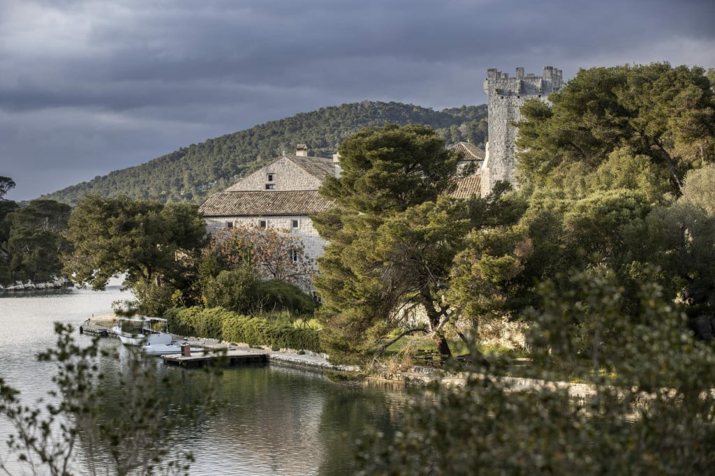 <p>Otok Sveta Marija u&nbsp;Velikom jezeru na otoku Mljet<br>
&nbsp;</p>