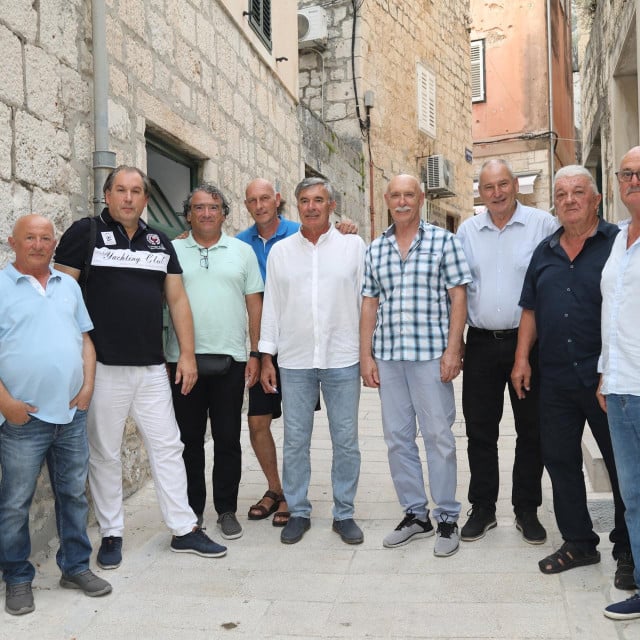 <p>Čelnici HSU-a Županije splitsko-dalmatinske u Makarskoj su održali sjednicu na temu aktualne političke situacije</p>