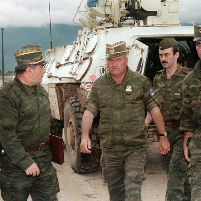 <p>Ratko Mladić postao je metafora za ratni zločin i genocid zato &scaron;to je kao pukovnik JNA izabran da bude jedan od njezinih izvr&scaron;itelja ostvarivanja projekta velike Srbije (ili smanjene Jugoslavije) ratnim sredstvima</p>