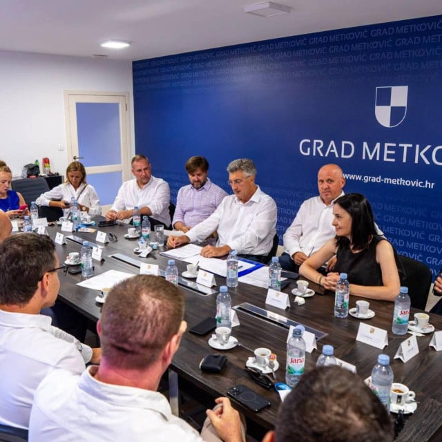 <p>U radnom posjetu Metkoviću</p>