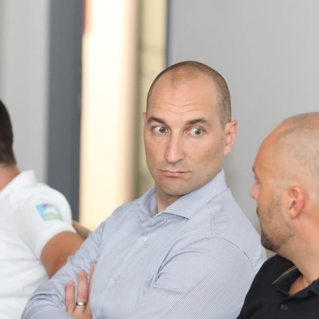 <p>Vjekoslav Radić:&nbsp;&lsquo;Općina Ba&scaron;ka Voda mje&scaron;tanima će sufinancirati nabavu pumpi za bazene u kućama. Da su u Omi&scaron;u kuće s bazenima imale pumpe, sve se moglo iskoristiti za ga&scaron;enje požara&lsquo;</p>