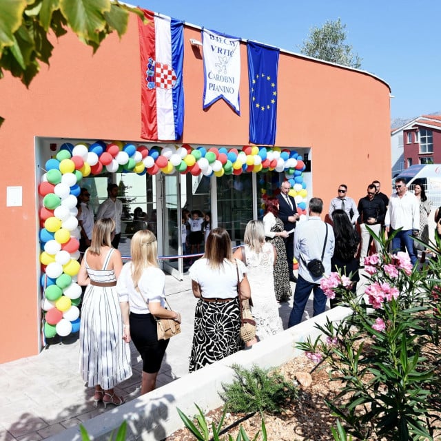 <p>Svečano otvaranje dječjeg vrtića &lsquo;Čarobni pianino&lsquo;<br>
<br>
&nbsp;</p>