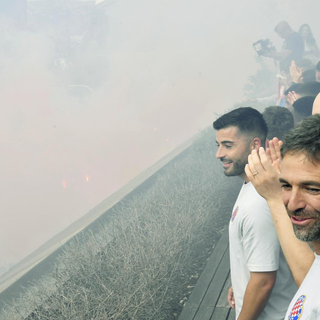 <p>Doček igrača Hajduka kod stadiona Poljud nakon pobjede u utakmici play-offa UEFA Konferencijske lige protiv Rakowa<br>
Na fotografiji: Gonzalo Garcia<br>