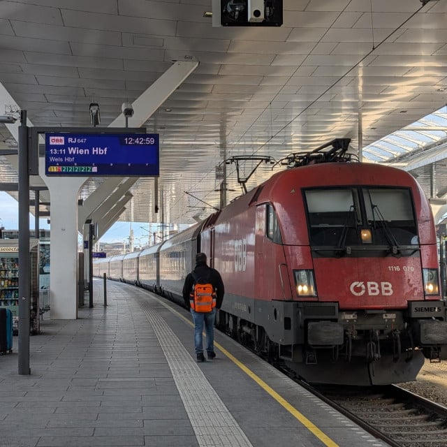 32374670