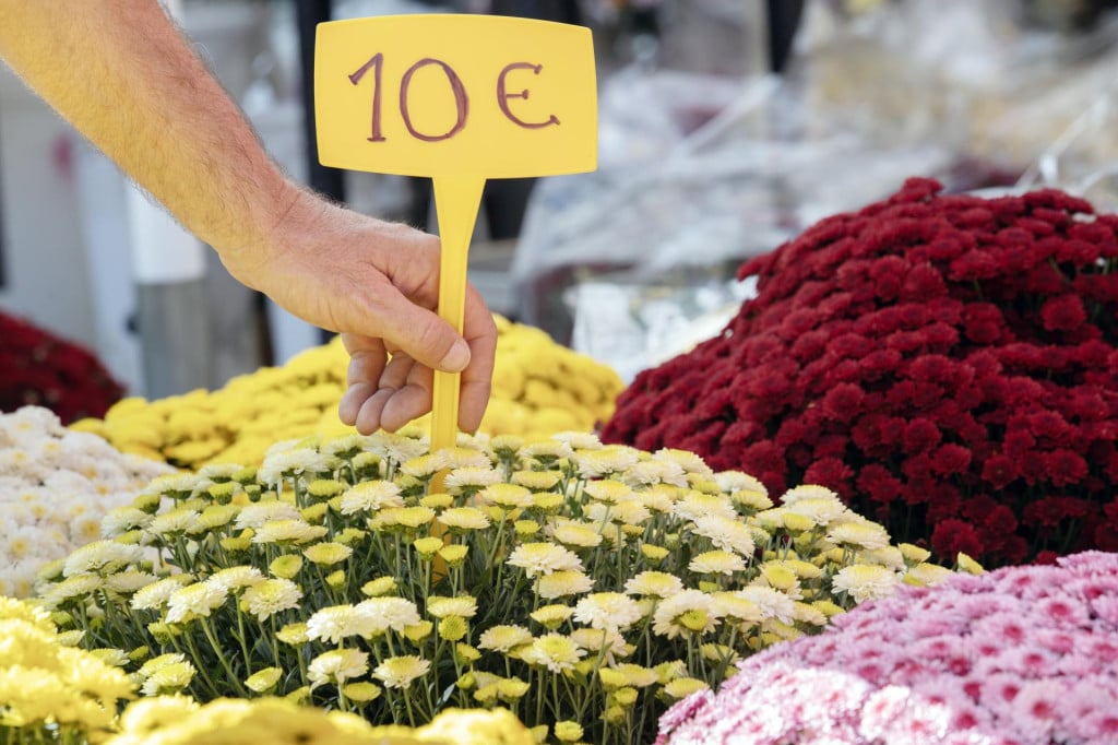 <p>Split, 311025<br>
Prodaja cvijeca i obilazak groblja Lovrinac uoci blagdana Svi sveti.<br>