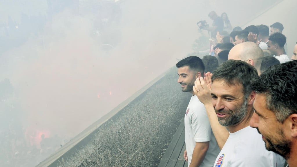 <p>Split, 280826.<br>
Docek igraca Hajduka kod stadiona Poljud nakon pobjede u utakmici play-offa UEFA Konferencijske lige protiv Rakowa.<br>
Na fotografiji: Gonzalo Garcia.<br>