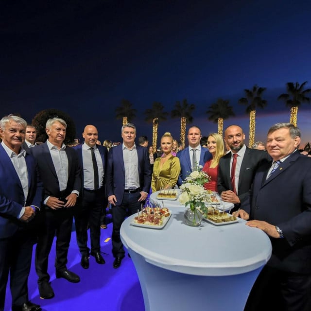 <p>Predsjednik Milanović 2021. u dru&scaron;tvu Virana i uglednih gostiju na otoku Viru</p>