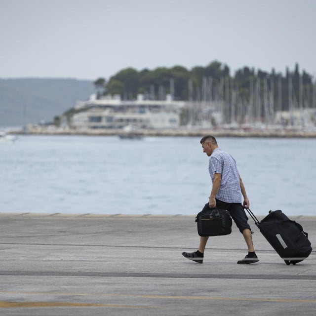 32379581