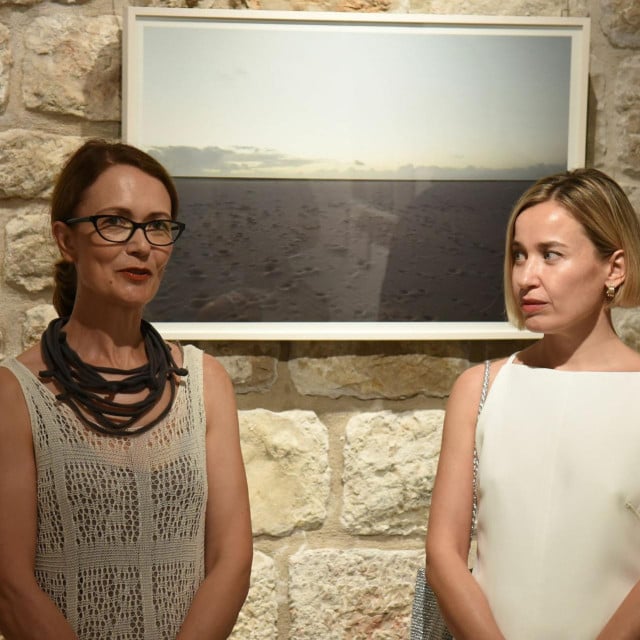 <p>U organizaciji Doma Marina Držića, sinoć je u tvrđavi Ka&scaron;tio otvorena izložba Darije Jelinčić &rdquo;Sol mudrosti&rdquo; u okviru Festivala soli Ston</p>