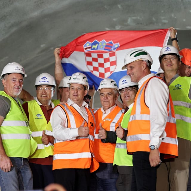 <p>Ovako se slavilo probijanje tunela, protiv kojeg su Ka&scaron;telani godinama...</p>