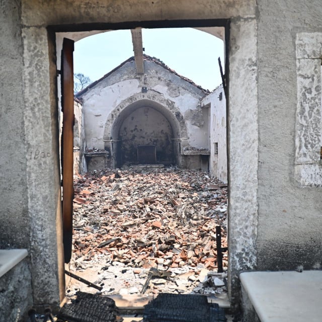 <p>Crkva Sv. Petra i Pavla, Potomje</p>