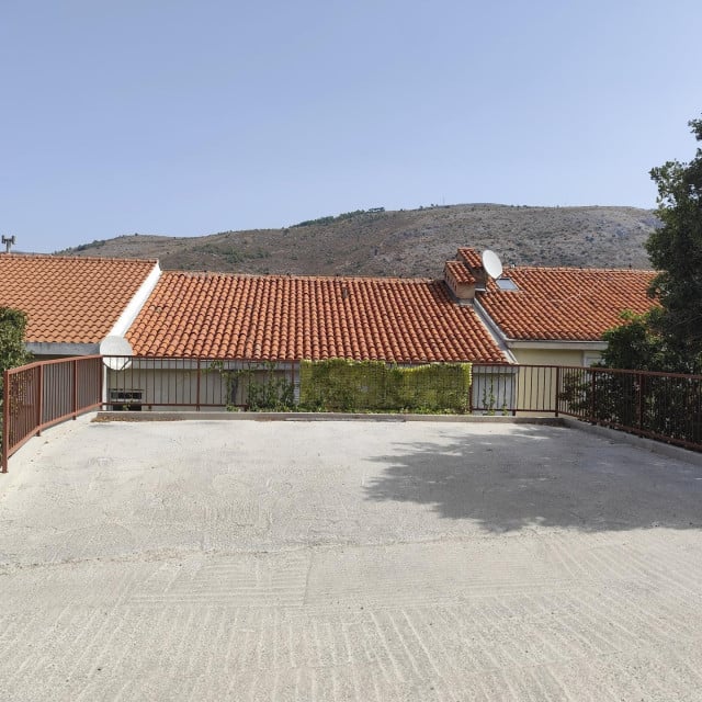 <p>Navodno nezakonito izgrađen parking na Kineskom zidu u Dubrovniku</p>