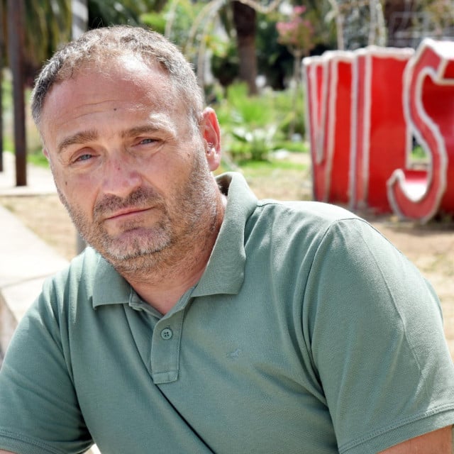 <p>Hrvoje Mratinić, gradonačelnik Visa: &lsquo;Nema smisla graditi stambene jedinice na otoku koje će ići u prodaju pa da deset mjeseci budu prazne, a koriste se dva mjeseca. To je dugoročni plan&lsquo;</p>