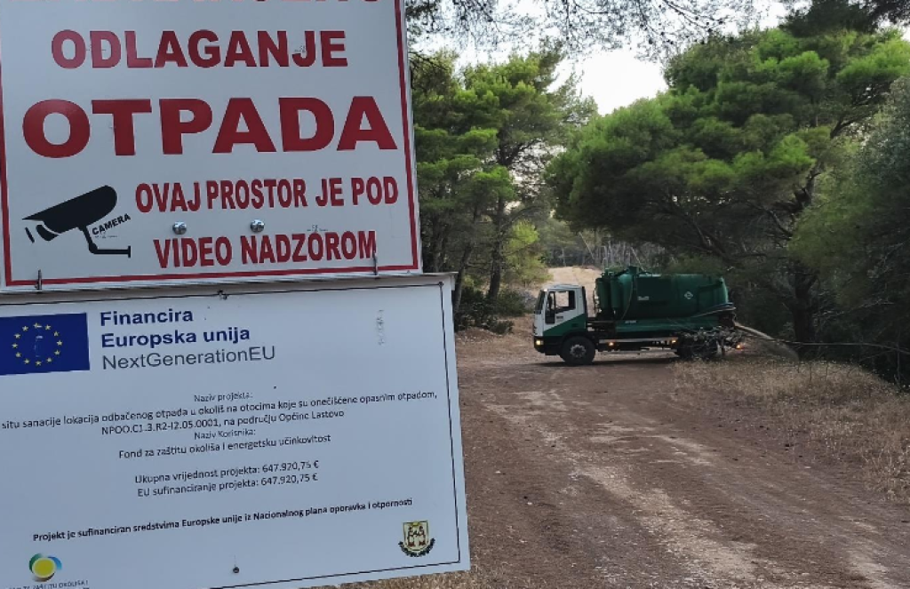 <p>Trenutak pražnjenja cisterni s fekalnih sadržajem</p>