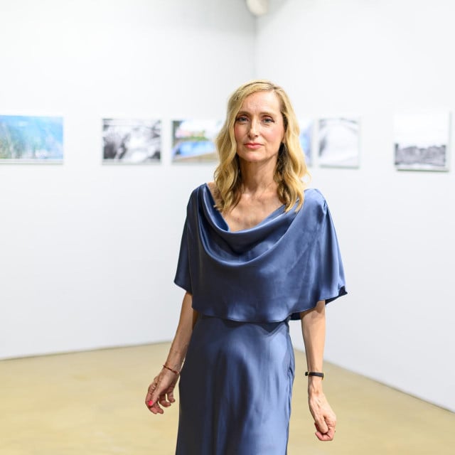 <p>&nbsp;Mara Brato&scaron; i izložba Skrivena mjesta Grada u Galeriji Otok</p>