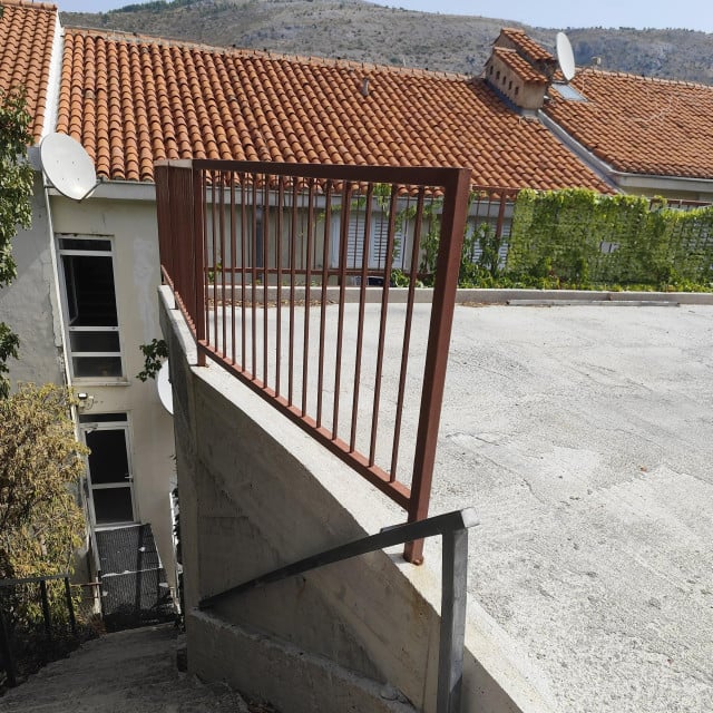 <p>Navodno nezakonito izgrađen parking na Kineskom zidu u Dubrovniku</p>