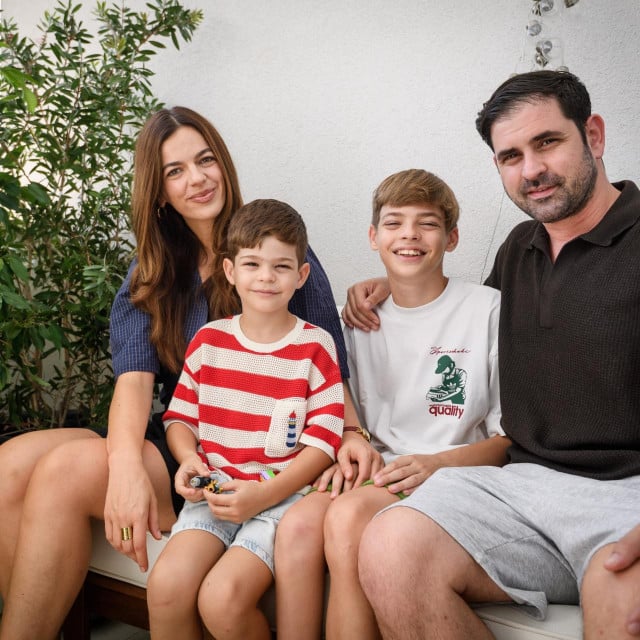 <p>&rdquo;Mi smo dosad vrlo uspje&scaron;no &rdquo;vozili&rdquo; na dva kolosijeka, Ivano je odličan učenik, jedini u sedmom razredu koji je pro&scaron;ao s 5,0 na Brodarici, pa ćemo tako nastojati i dalje, u gimnaziji&rdquo;, kažu Močići</p>