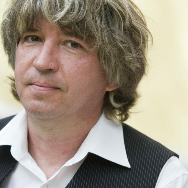 <p>Deni Kožić,&nbsp;zagrebački gitarist, pjevač i kantautor, ostavio je važan trag u hrvatskoj rock glazbi&nbsp;</p>
