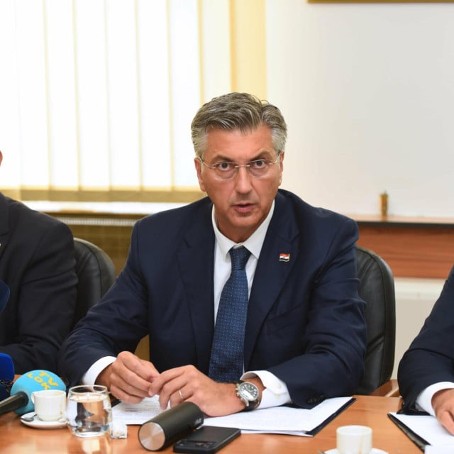 <p>&nbsp; Andrej Plenković:&nbsp; Voda je sigurna za pićem kazneni postupak zbog nezakonitog odlaganja otpada je u tijeku<br>
&nbsp;</p>