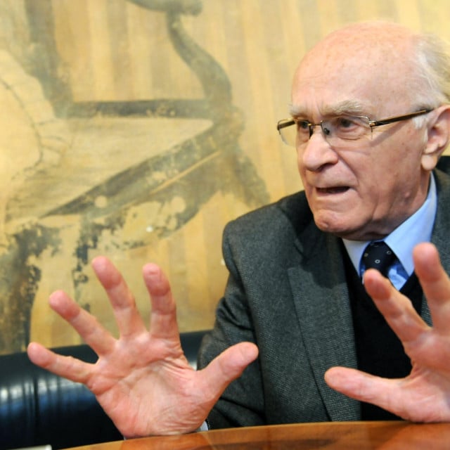 <p>Raif Dizdarević&nbsp; je&nbsp;u knjizi &lsquo;Od smrti Tita do smrti Jugoslavije&lsquo; analizirao unutarnje&nbsp;mehanizme političke krize i propast jugoslavenskog projekta</p>

<p>&nbsp;</p>

<p>&nbsp;</p>