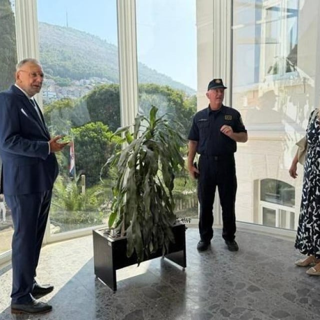 <p>Božinović obi&scaron;ao obnovljenu Vilu Palmu</p>