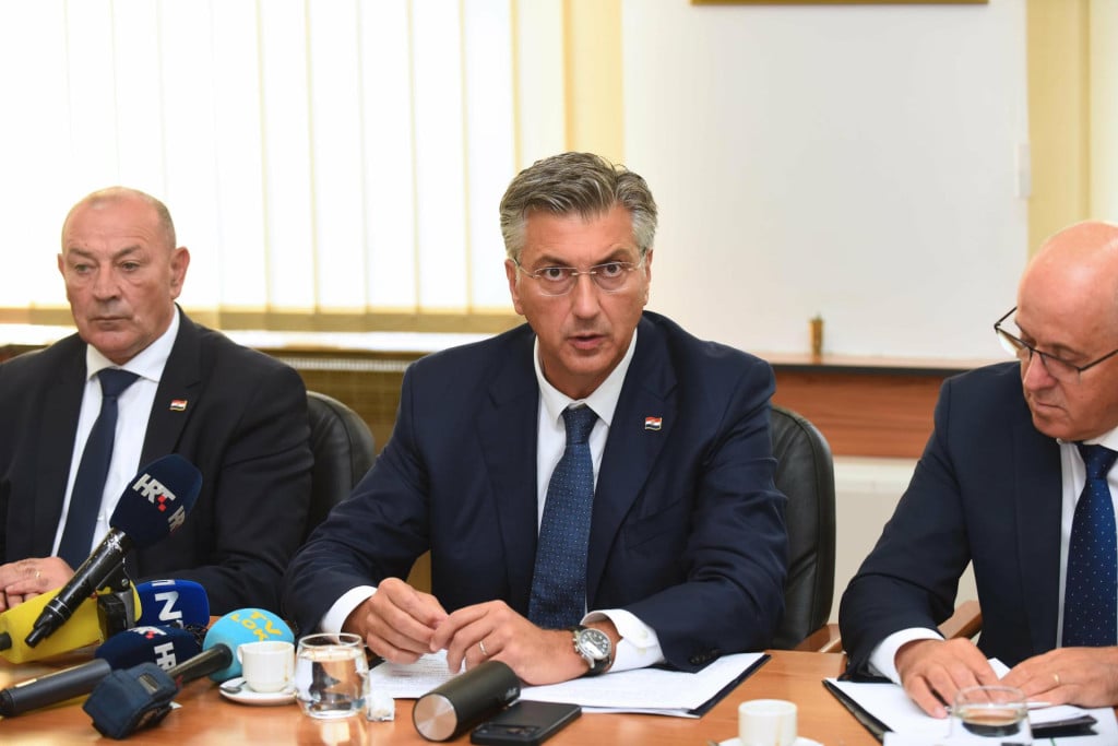 <p>&nbsp; Andrej Plenković:&nbsp; Voda je sigurna za pićem kazneni postupak zbog nezakonitog odlaganja otpada je u tijeku<br>
&nbsp;</p>
