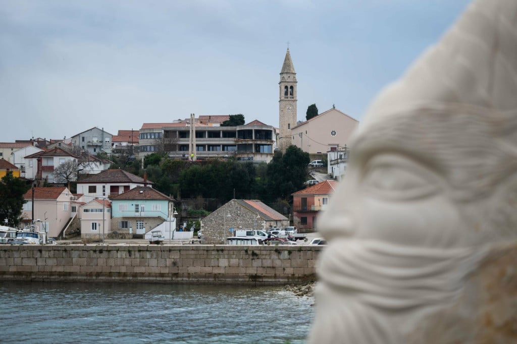 <p>Kali na Ugljanu čiji je&nbsp;&lsquo;ku&atilde;ļski jazȋk&lsquo;&nbsp;upisan u Registar kulturnih dobara Republike Hrvatske</p>