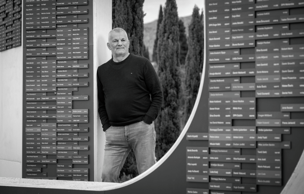 32402229