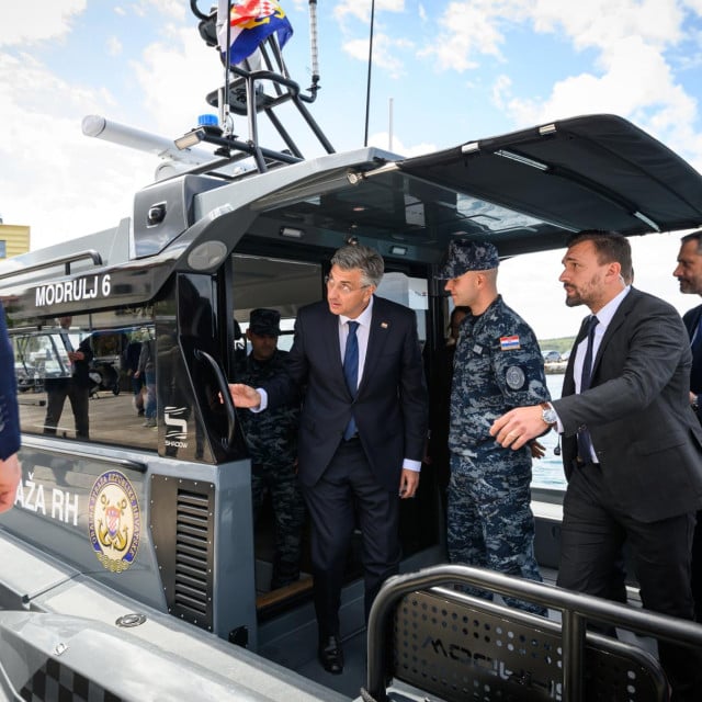 <p>Premijer Andrej Plenković u obilasku gumenjaka koji je izgrađen u &lsquo;Shadow Nautics&lsquo;&nbsp;brodogradili&scaron;tu u &Scaron;ibeniku&nbsp;</p>

<p>&nbsp;</p>

<p>&nbsp;</p>