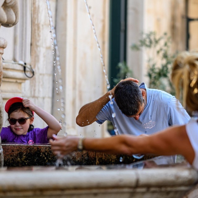 <p>Dubrovnik, 220826.<br>
Subotnja setnja Stradunom.<br>