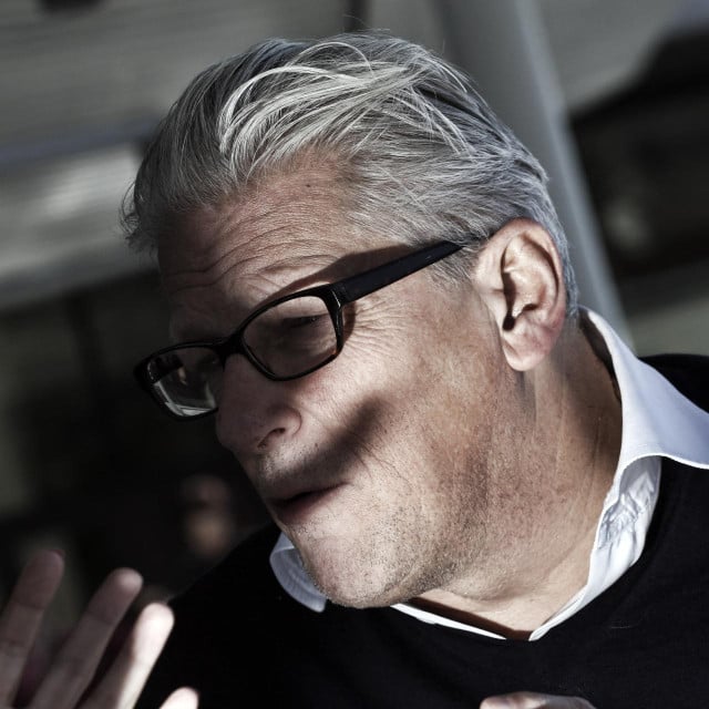 <p>Belgijac Jan Fabre, koji je postavio električnu ogradu, pa ju je nakon dolaska inspekcije uklonio&nbsp;&nbsp;</p>