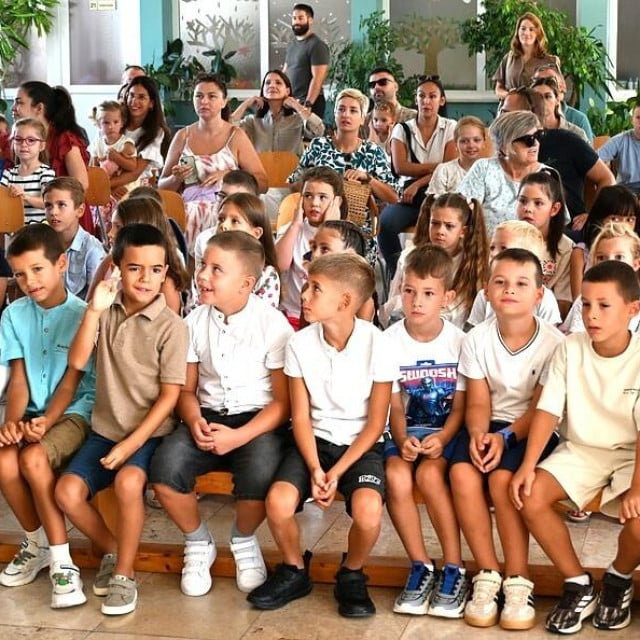 <p>Opuzenski prva&scaron;ići u&scaron;li u &scaron;kolske klupe</p>