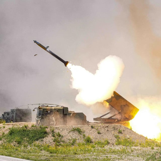 <p>Vi&scaron;ecijevni lanser&nbsp;raketa Chunmoo K239&nbsp;</p>