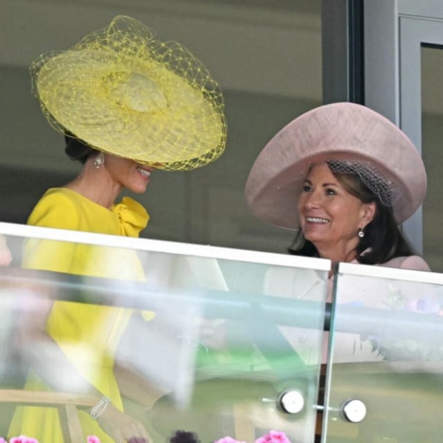 <p>Princeza Catherine i njezina majka Carole</p>