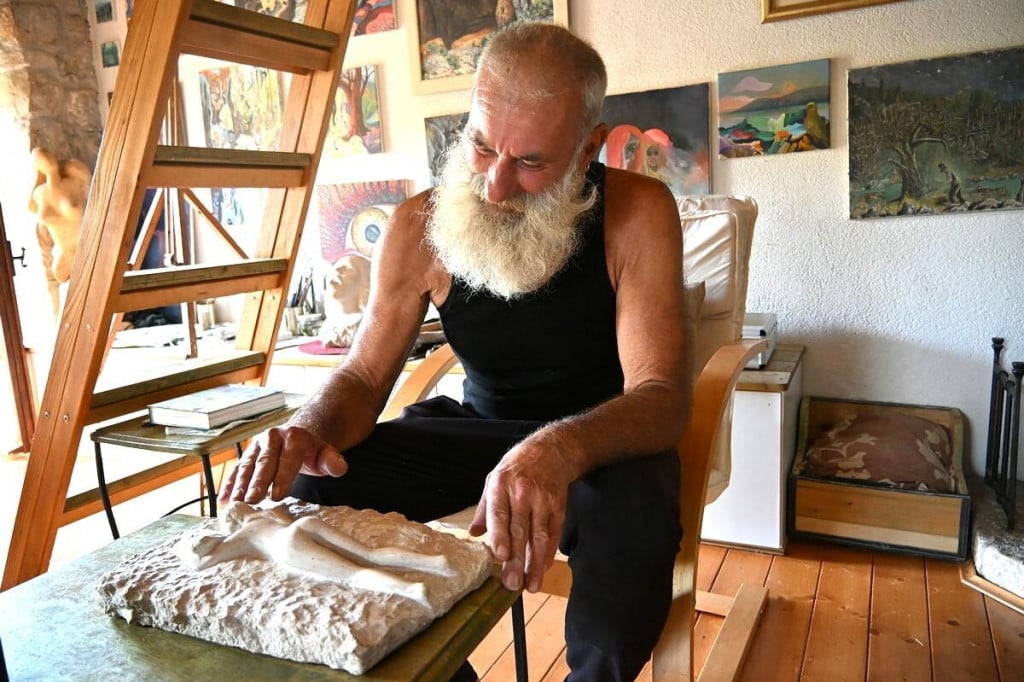 <p>Samouki kipar Ino Đelmić iz Baćine</p>