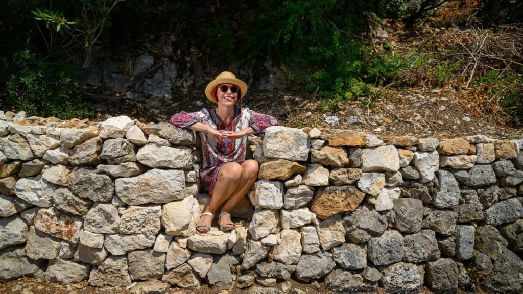<p>Velinka Buljan iz udruge &lsquo;Mljetske koze&lsquo; čuva vje&scaron;tinu gradnje suhozida</p>