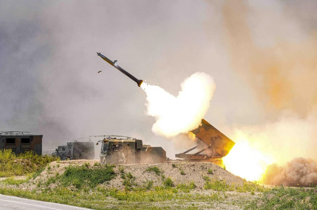 <p>Vi&scaron;ecijevni lanser&nbsp;raketa Chunmoo K239&nbsp;</p>